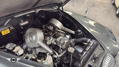 Lot 716 - 1968 DAIMLER V8 250