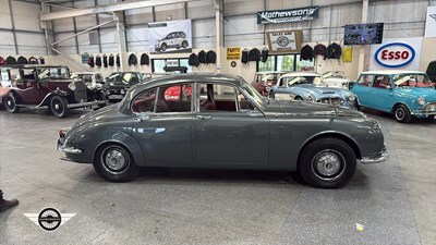 Lot 716 - 1968 DAIMLER V8 250