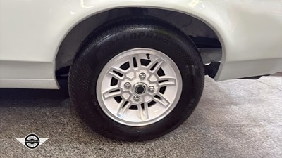 Lot 814 - 1976 FORD CAPRI II GHIA AUTO