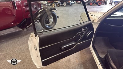 Lot 814 - 1976 FORD CAPRI II GHIA AUTO