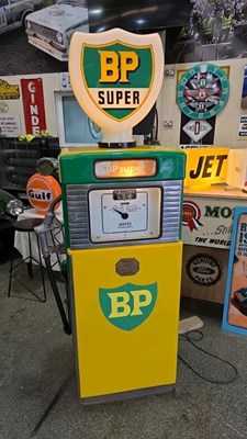 Lot 485 - WAYNE BP PETROL PUMP WITH BP SUPER GLASS GLOBE EX MUSEUM RESTORED
