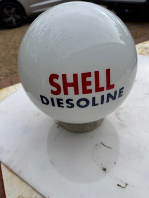 Lot 817 - SHELL DIESOLINE GLOBE