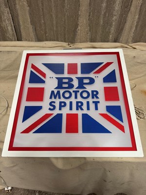Lot 425 - BP MOTOR SPIRIT LIGHT UP SIGN 23" X 23"