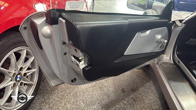 Lot 692 - 2003 VAUXHALL VX 220
