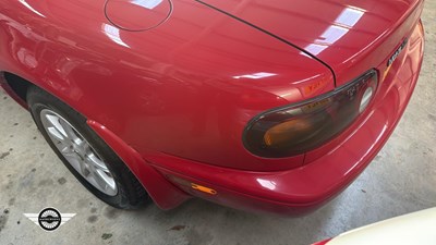 Lot 694 - 1997 MAZDA MX-5