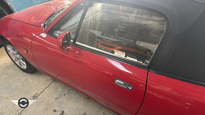 Lot 694 - 1997 MAZDA MX-5