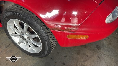 Lot 694 - 1997 MAZDA MX-5