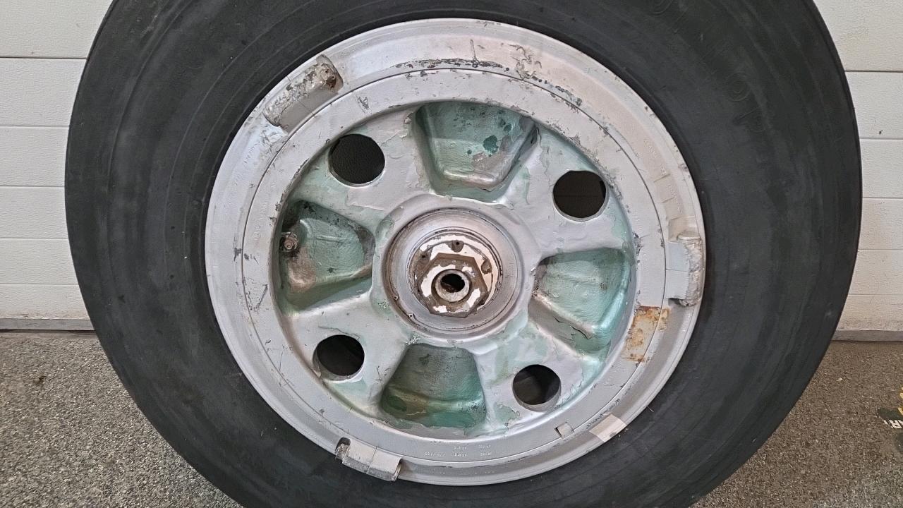 Lot 265 - VULCAN V BOMBER WHEEL
