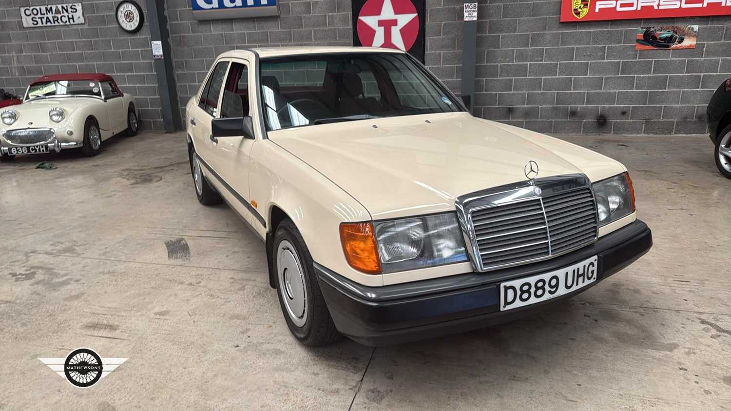 Lot 880 - 1986 MERCEDES 260 E AUTO