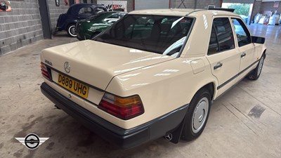 Lot 880 - 1986 MERCEDES 260 E AUTO