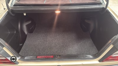 Lot 880 - 1986 MERCEDES 260 E AUTO