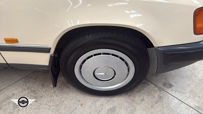 Lot 880 - 1986 MERCEDES 260 E AUTO