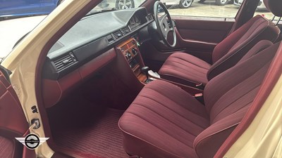 Lot 880 - 1986 MERCEDES 260 E AUTO