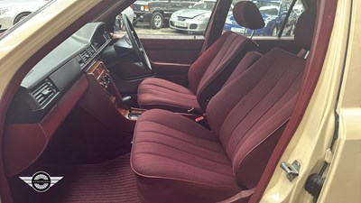 Lot 880 - 1986 MERCEDES 260 E AUTO