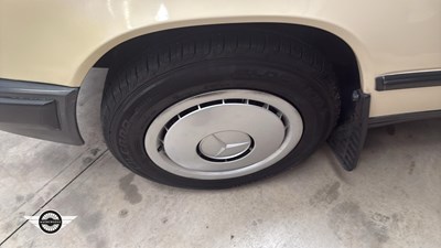 Lot 880 - 1986 MERCEDES 260 E AUTO