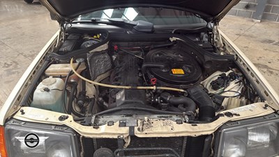 Lot 880 - 1986 MERCEDES 260 E AUTO