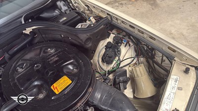 Lot 880 - 1986 MERCEDES 260 E AUTO