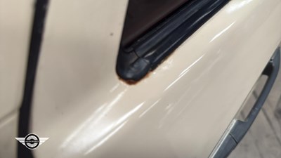 Lot 880 - 1986 MERCEDES 260 E AUTO