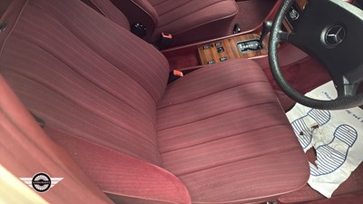 Lot 880 - 1986 MERCEDES 260 E AUTO