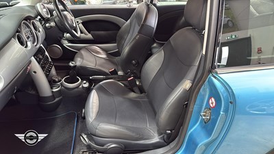 Lot 562 - 2004 MINI ONE