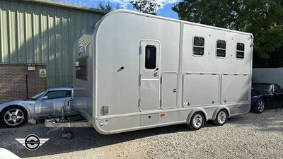 Lot 836 - IFOR WILLIAMS EVENTA TWIN AXLE HORSEBOX
