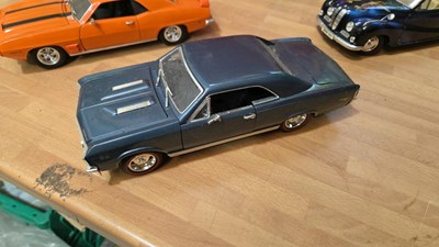 Lot 79 - SELECTION OF 1/24 & 1/18 SCALE MODEL CARS