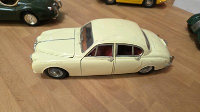 Lot 79 - SELECTION OF 1/24 & 1/18 SCALE MODEL CARS