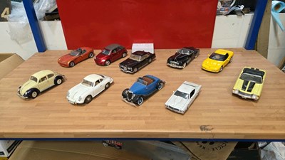 Lot 900 - SELECTION OF 1/24 & 1/18 SCALE MODEL CARS
