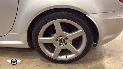 Lot 42 - 2005 MERCEDES SLK280 AUTO