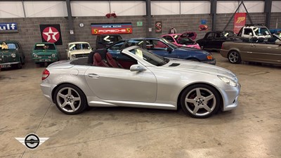 Lot 42 - 2005 MERCEDES SLK280 AUTO