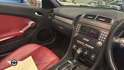 Lot 42 - 2005 MERCEDES SLK280 AUTO