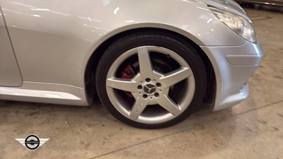 Lot 42 - 2005 MERCEDES SLK280 AUTO