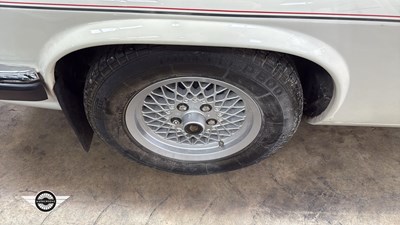 Lot 46 - 1989 JAGUAR XJS HE AUTO