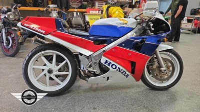 Lot 868 - 1988 HONDA VFR750R-J