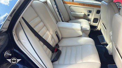 Lot 886 - 1993 BENTLEY TURBO R AUTO