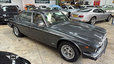 Lot 888 - 1991 DAIMLER DOUBLE SIX AUTO