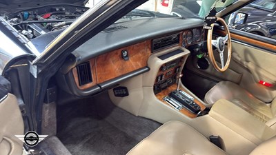 Lot 888 - 1991 DAIMLER DOUBLE SIX AUTO