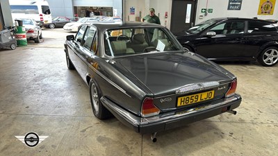 Lot 888 - 1991 DAIMLER DOUBLE SIX AUTO