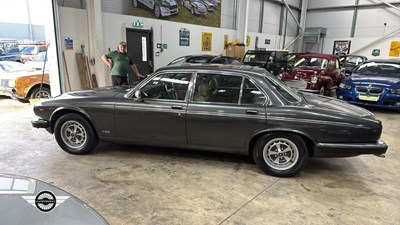 Lot 888 - 1991 DAIMLER DOUBLE SIX AUTO
