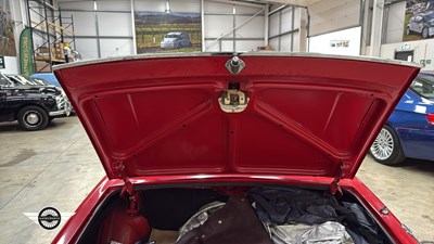 Lot 28 - 1974 TRIUMPH STAG AUTO