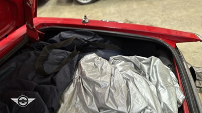 Lot 28 - 1974 TRIUMPH STAG AUTO