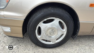 Lot 180 - 1998 LEXUS LS400 AUTO