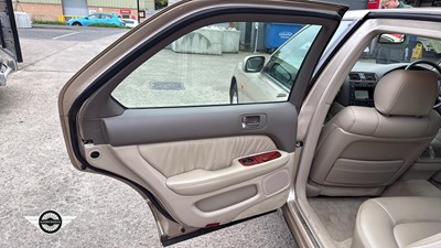 Lot 180 - 1998 LEXUS LS400 AUTO