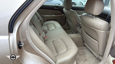Lot 180 - 1998 LEXUS LS400 AUTO