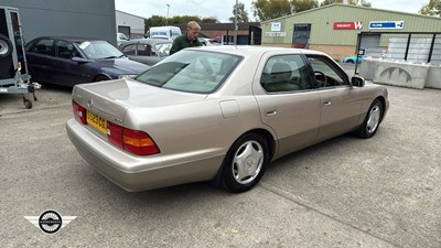 Lot 180 - 1998 LEXUS LS400 AUTO