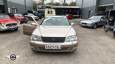 Lot 180 - 1998 LEXUS LS400 AUTO