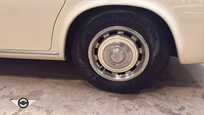 Lot 438 - 1975 ROLLS ROYCE