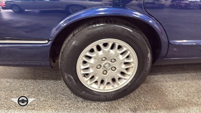 Lot 262 - 2000 JAGUAR XJ8 AUTO