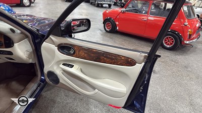 Lot 262 - 2000 JAGUAR XJ8 AUTO