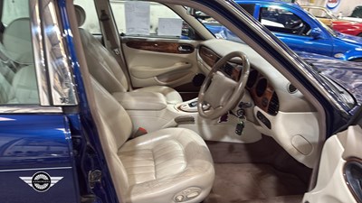 Lot 262 - 2000 JAGUAR XJ8 AUTO